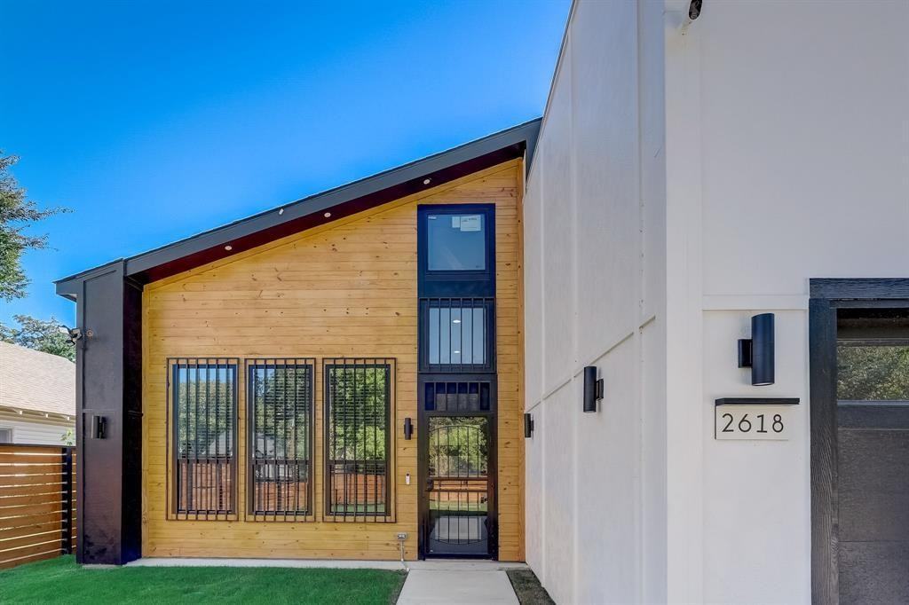 2618 Carpenter Ave - Photo 2 of 40