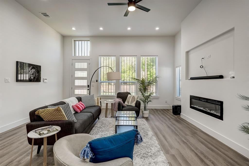 2618 Carpenter Ave - Photo 5 of 40