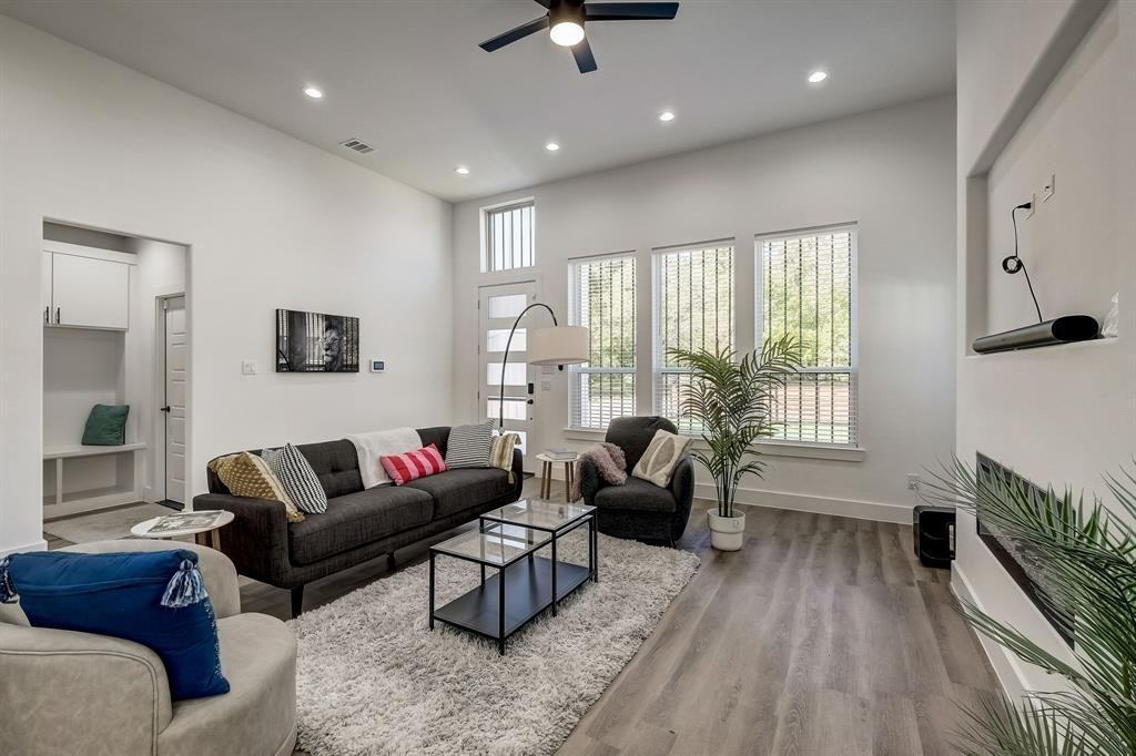 2618 Carpenter Ave - Photo 6 of 40