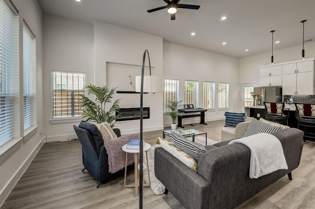 2618 Carpenter Ave - Photo 7 of 40