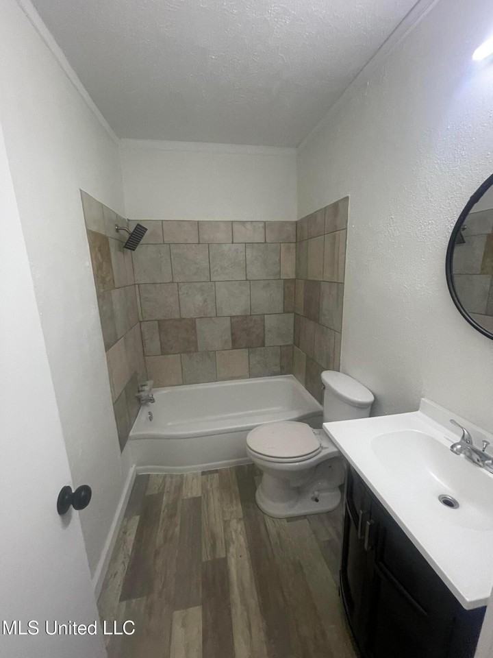 2157 Ludlow Ave - Photo 5 of 8