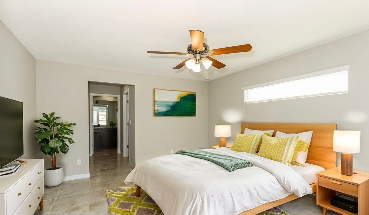 4736 Manila Ave - Photo 4 of 6