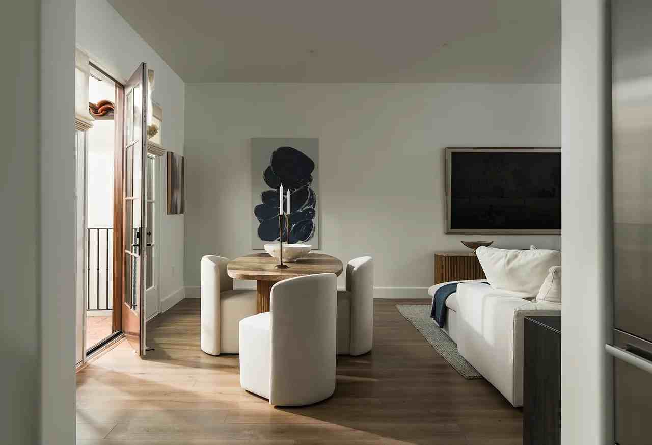 18 W Victoria St #206 - Photo 4 of 7