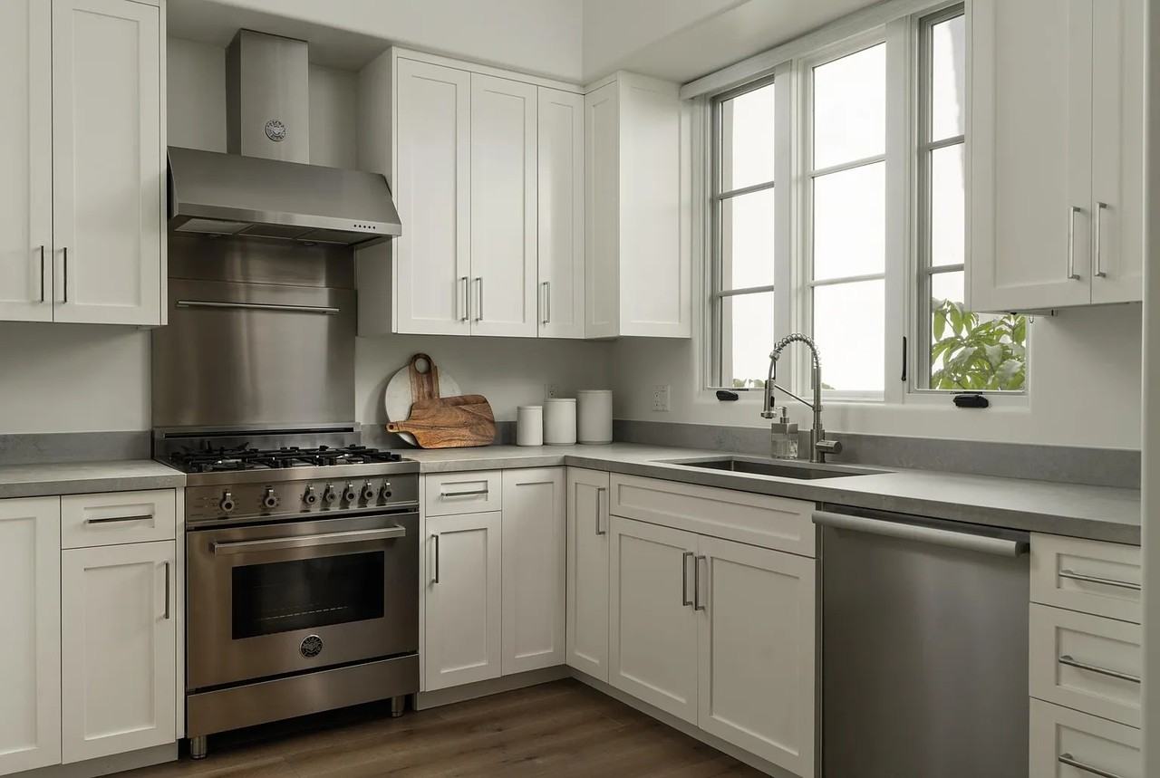 18 W Victoria St #206 - Photo 5 of 7