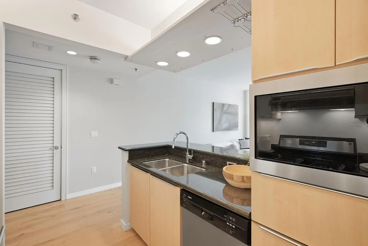 219 Brannan St #12B - Photo 2 of 9