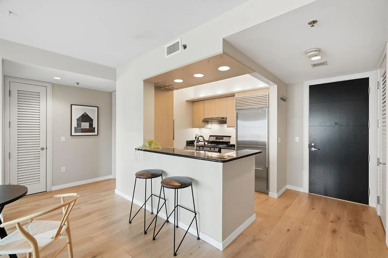 219 Brannan St #12B - Photo 3 of 9