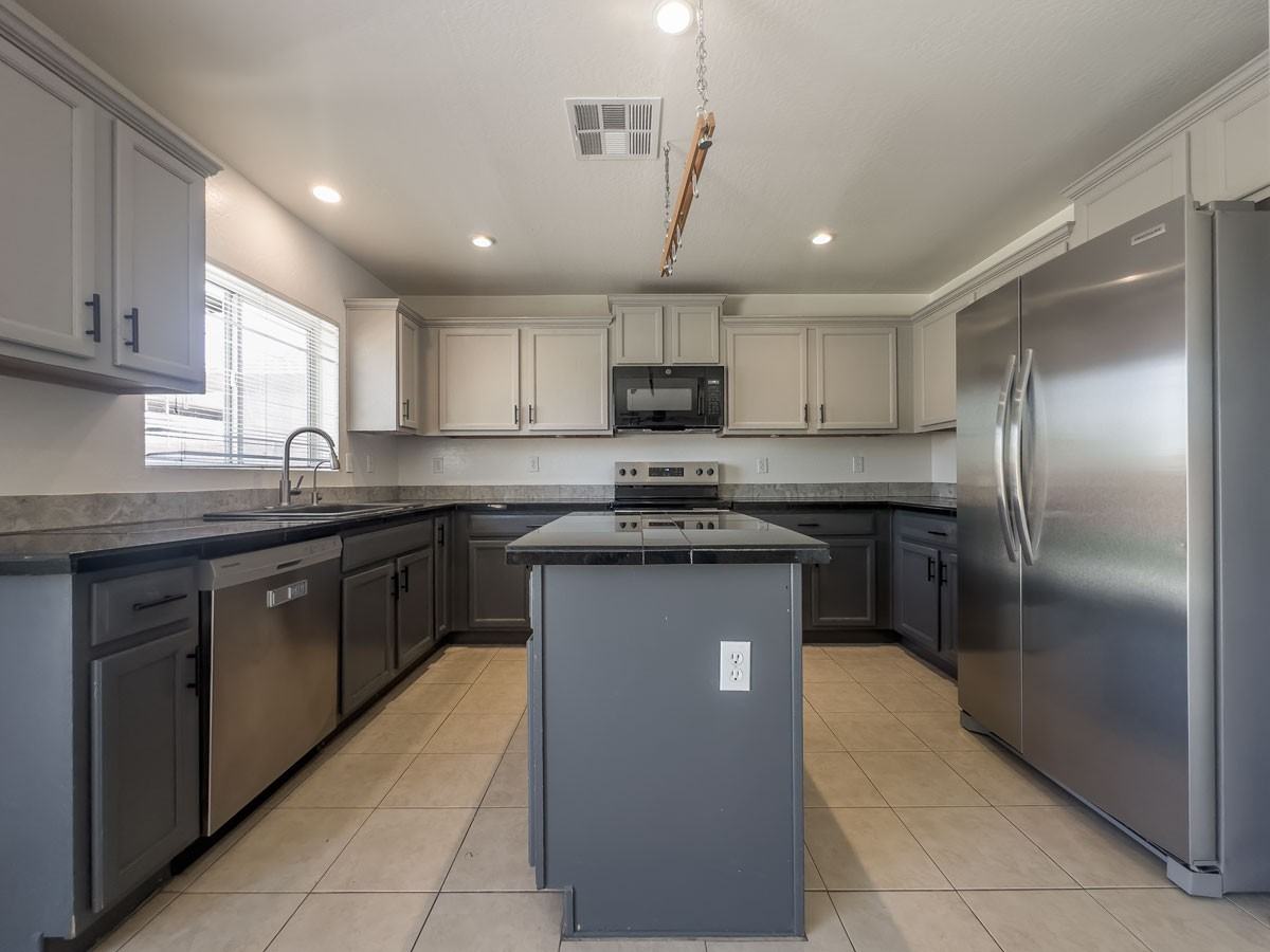 1413 S 221st Dr - Photo 6 of 23