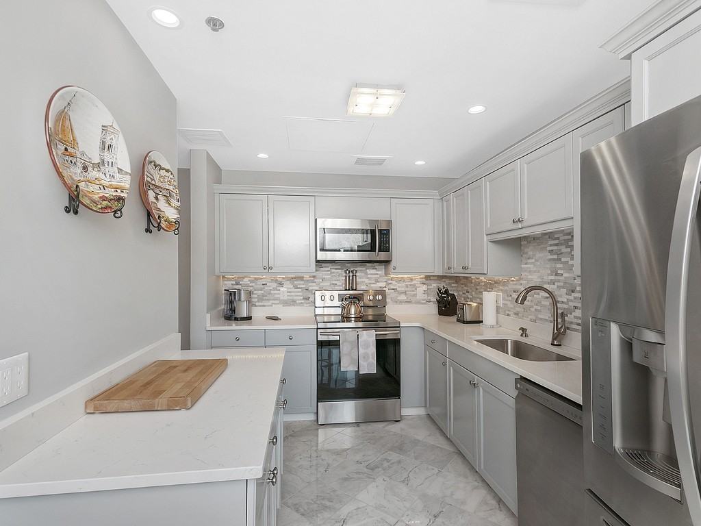 234 Causeway St - Photo 2 of 16