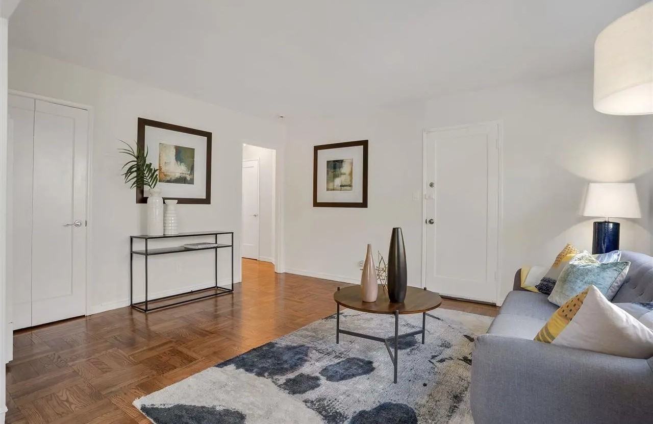 2147 Stuart St - Photo 3 of 27