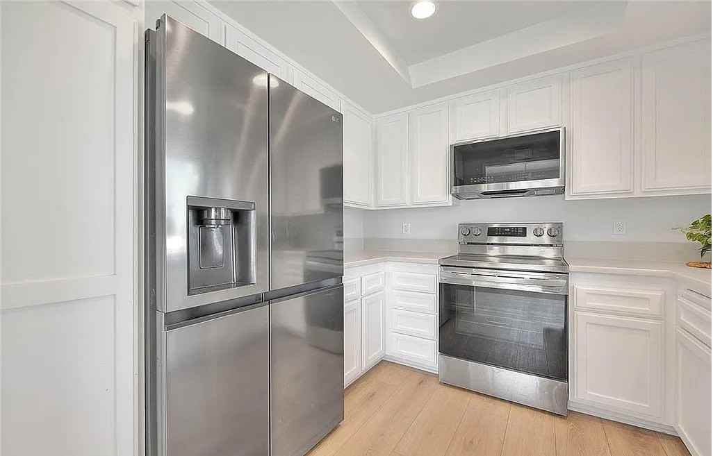 8633 Portola Ct - Photo 4 of 40