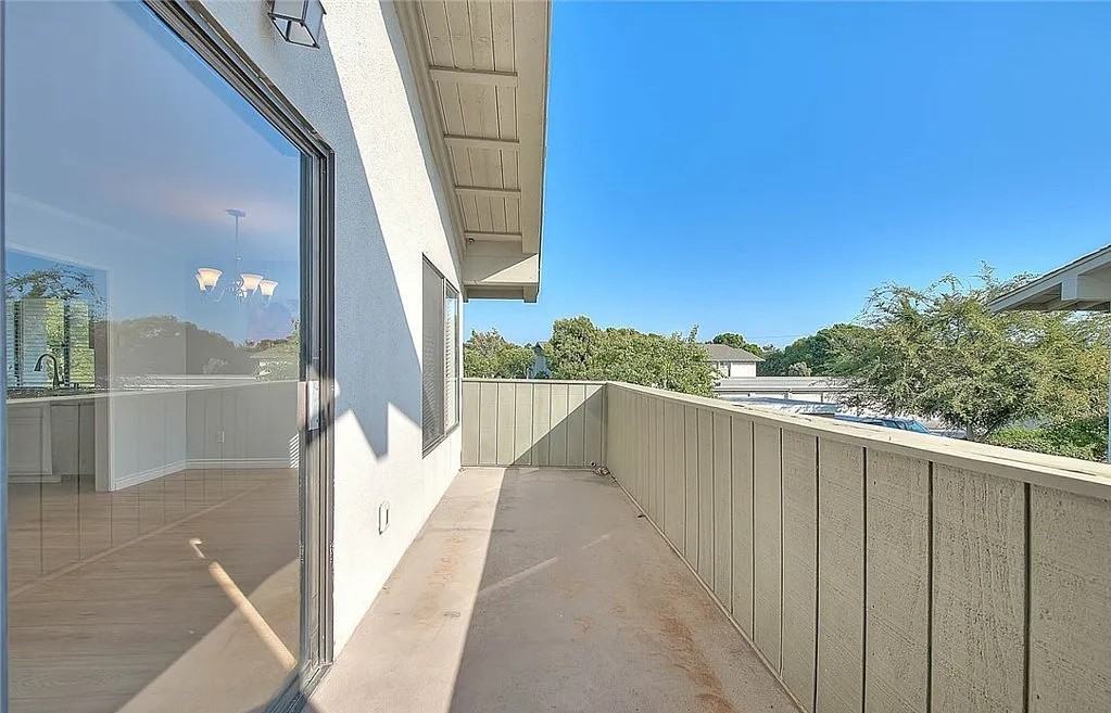 8633 Portola Ct - Photo 5 of 40