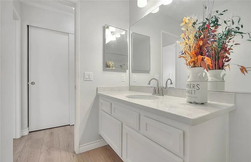 8633 Portola Ct - Photo 6 of 40