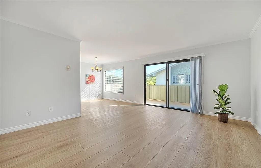 8633 Portola Ct - Photo 7 of 40