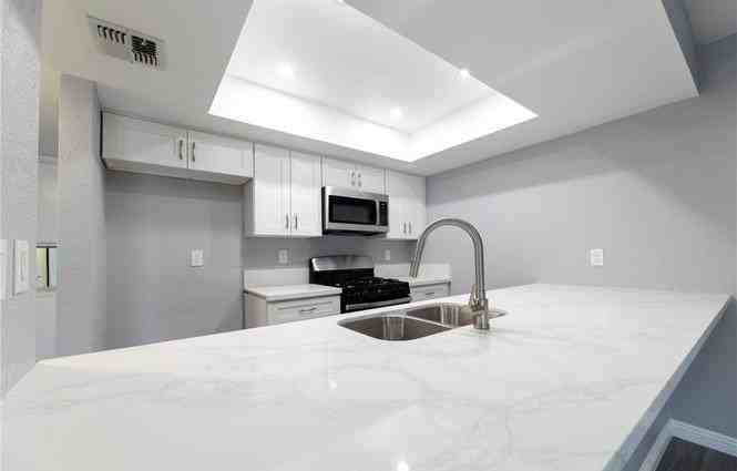 16009 Pioneer Blvd - Photo 4 of 18