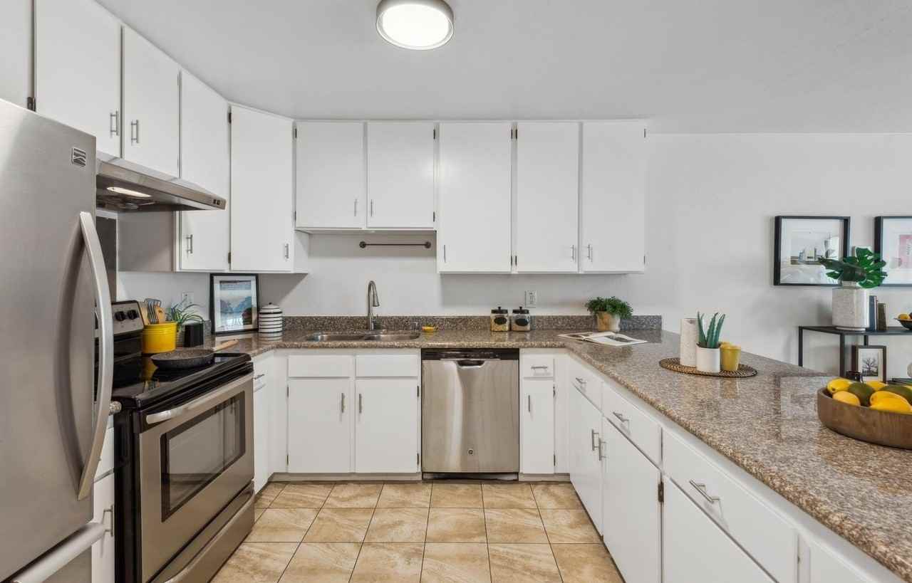 336 E 15th St - Photo 7 of 36