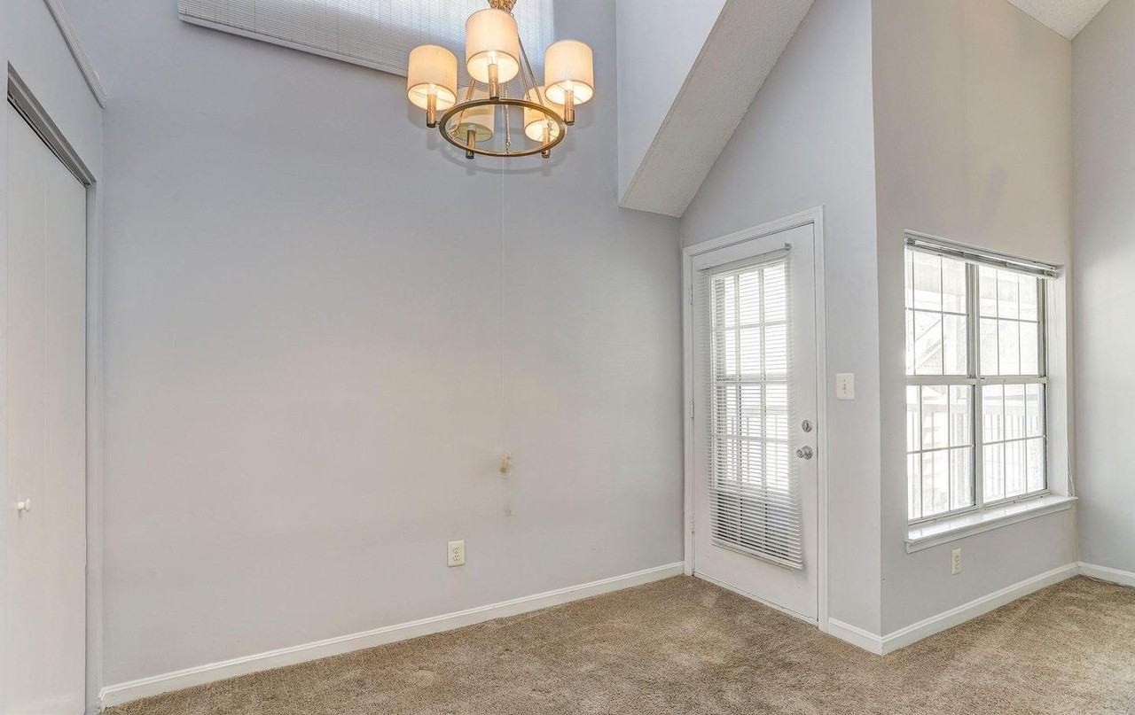 15833 Easthaven Ct - Photo 4 of 17