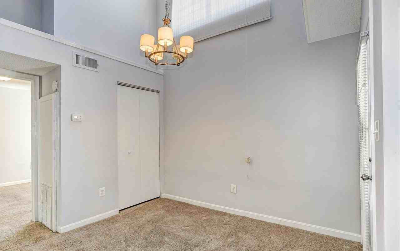 15833 Easthaven Ct - Photo 5 of 17