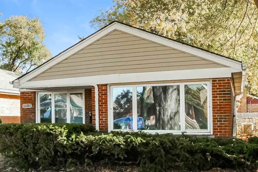 10116 S California Ave - Photo 2 of 15