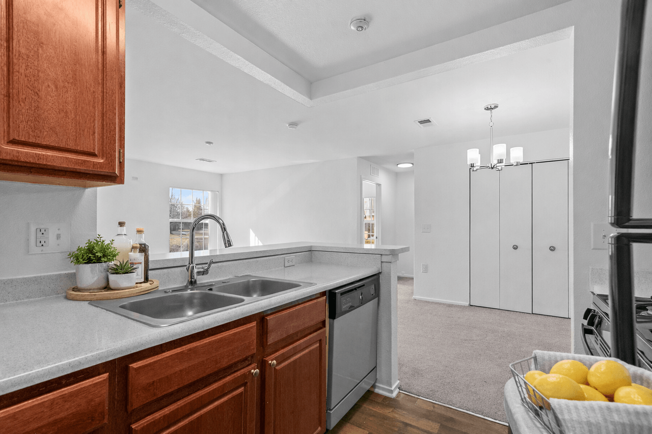 Canton Club Apartments - Photo 4 of 43