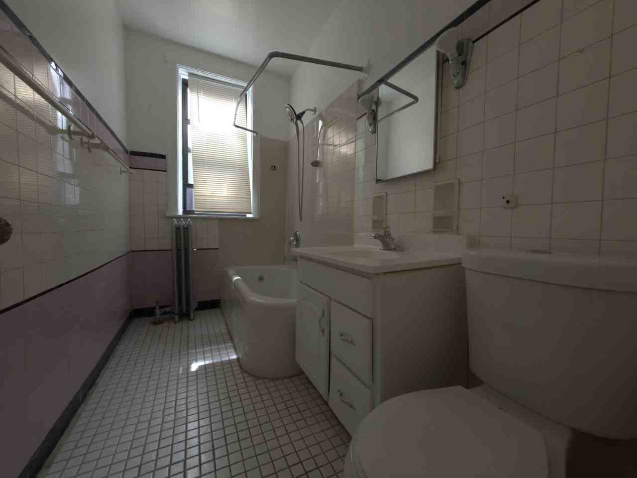 131 S Harvey Ave #2 - Photo 5 of 10