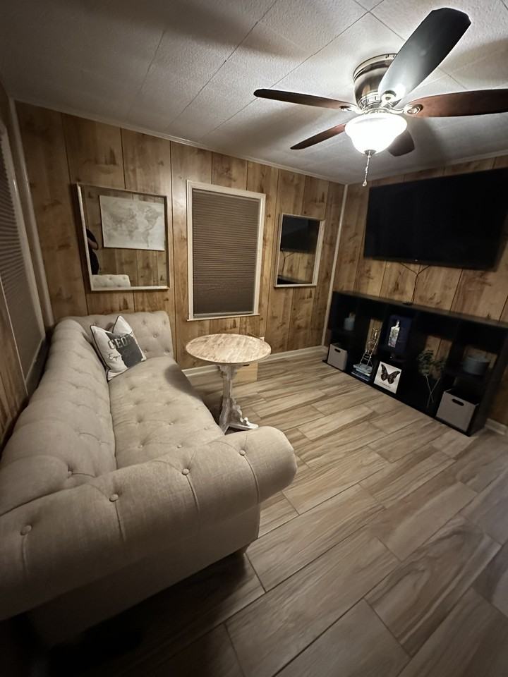 374 Hawkins St Se #NA - Photo 2 of 19