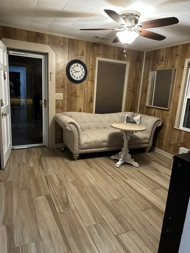 374 Hawkins St Se #NA - Photo 3 of 19