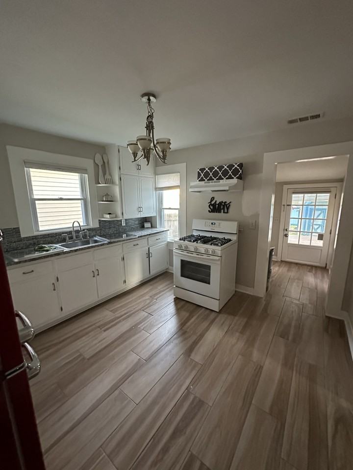 374 Hawkins St Se #NA - Photo 6 of 19