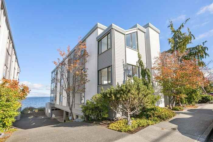 3053 Alki Ave Sw #B - Photo 7 of 50