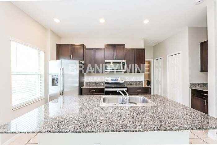 5616 Mercado Dr - Photo 7 of 32