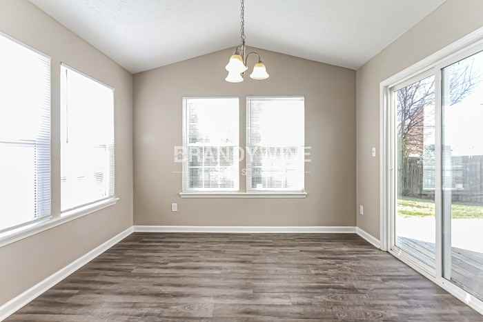 16720 Yeoman Way - Photo 5 of 18