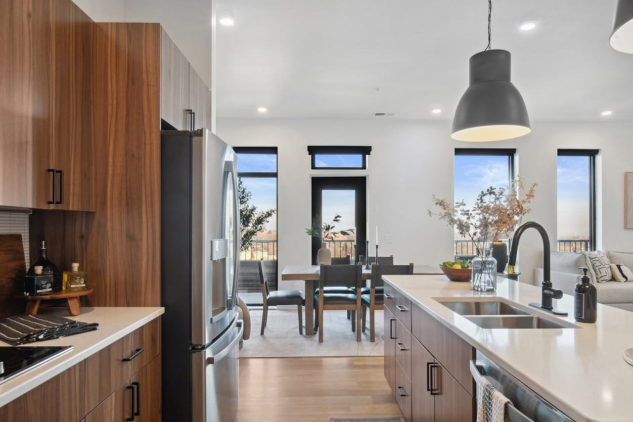 37 West Farnam - Photo 4 of 38