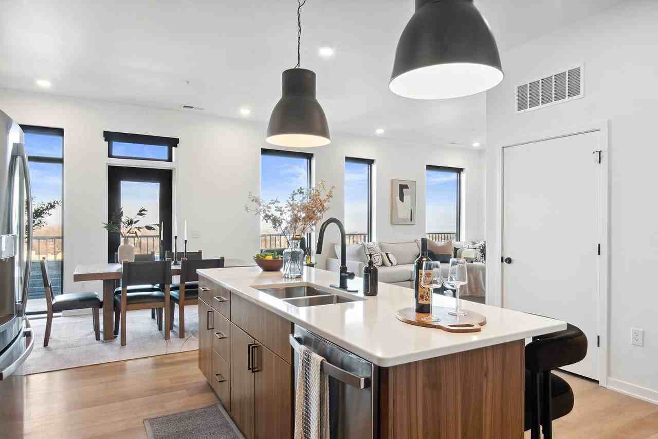 37 West Farnam - Photo 6 of 38