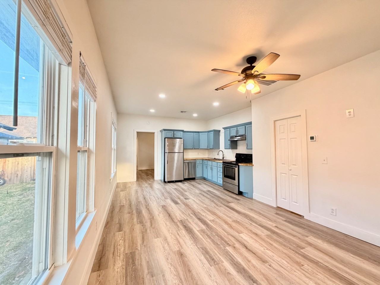 1005 S Quincy Ave - Photo 4 of 10