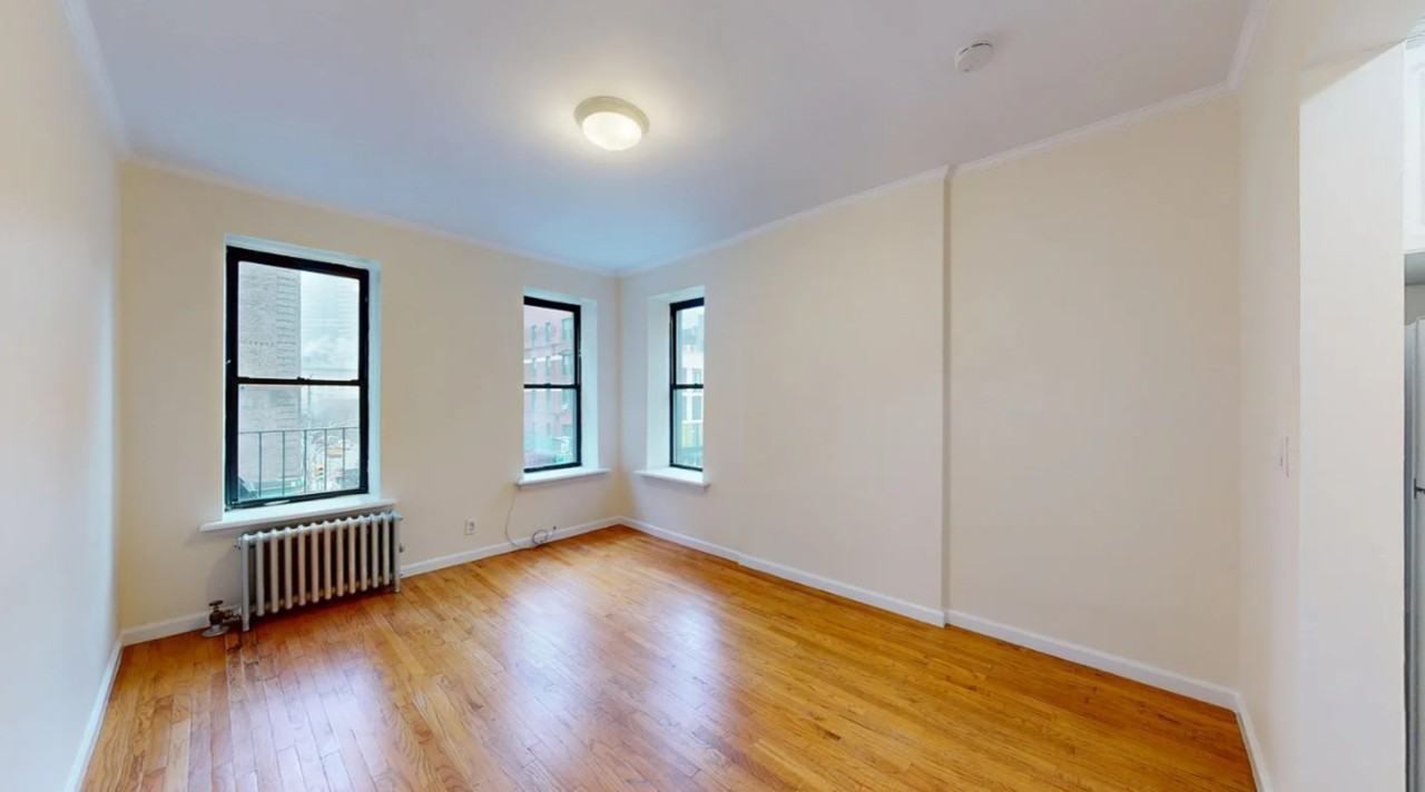 E 38th St #5B - Photo 2 of 7