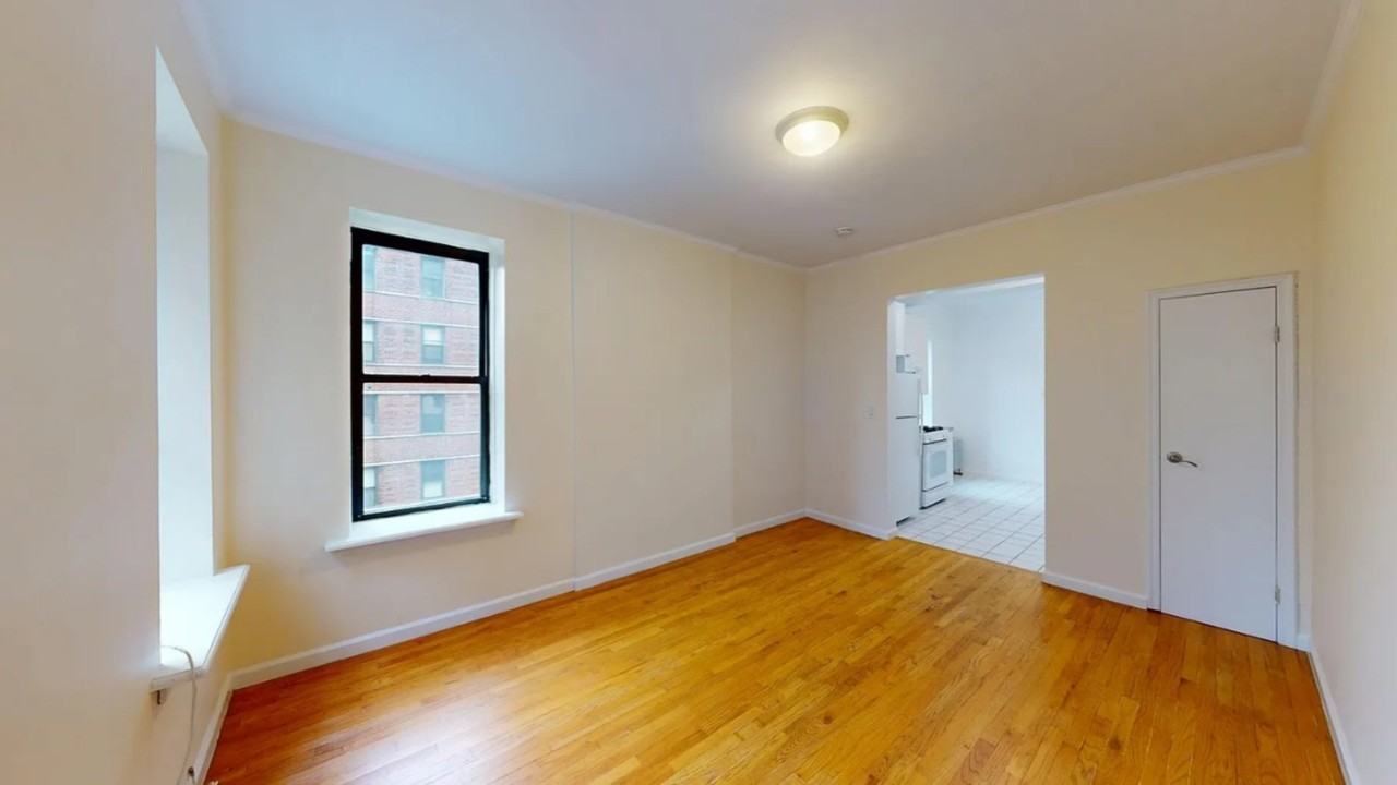 E 38th St #5B - Photo 3 of 7