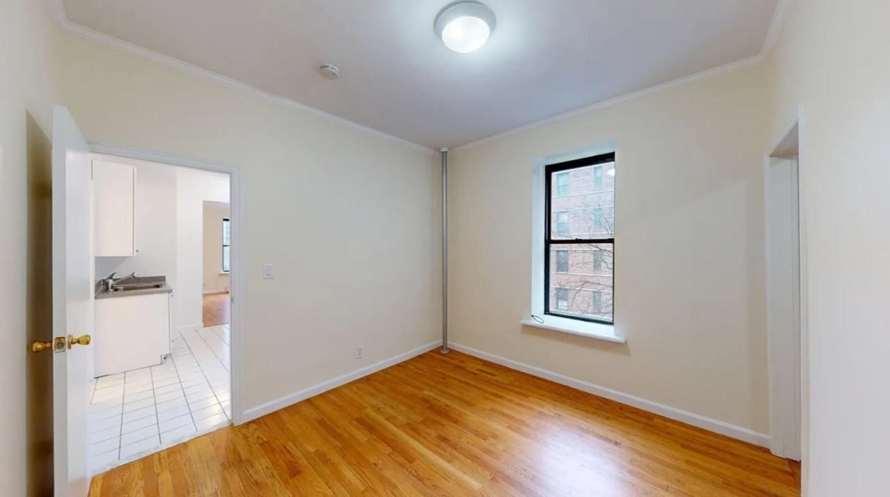 E 38th St #5B - Photo 4 of 7