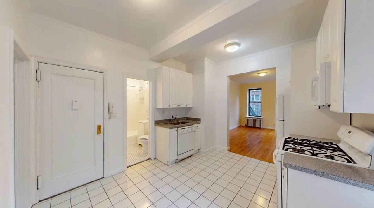 E 38th St #5B - Photo 6 of 7