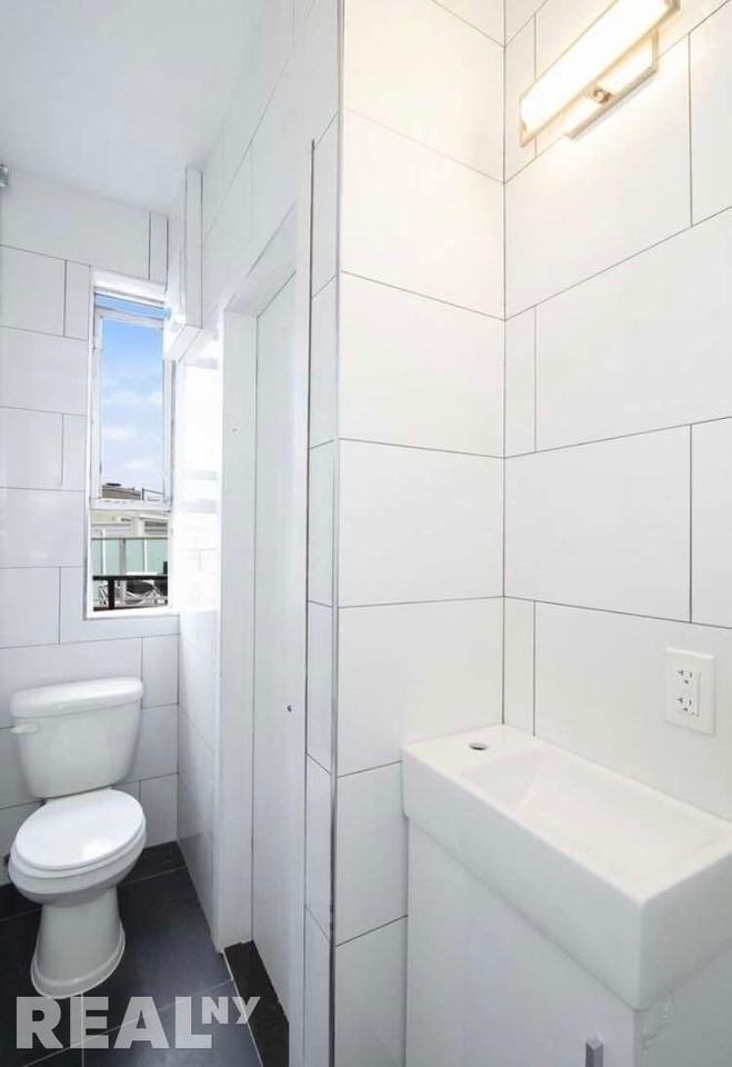 W 58th St #4C - Photo 4 of 7