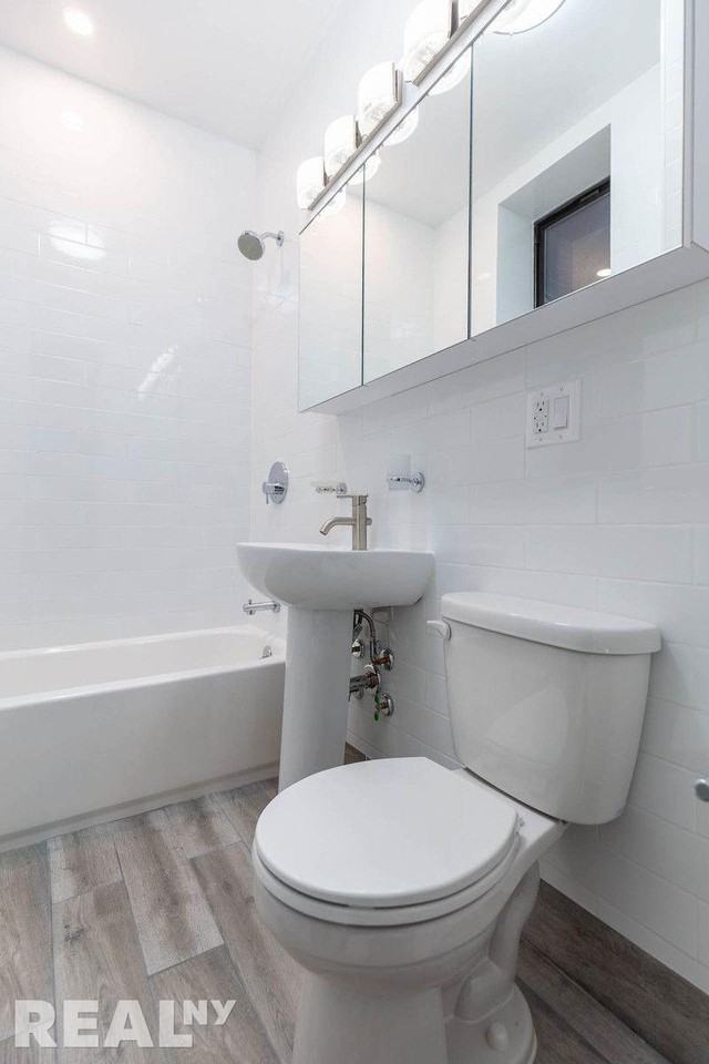 W 58th St #4C - Photo 6 of 7