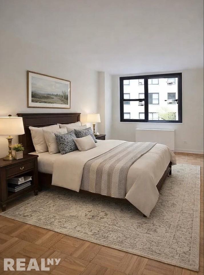 E 49th St #6D - Photo 2 of 6