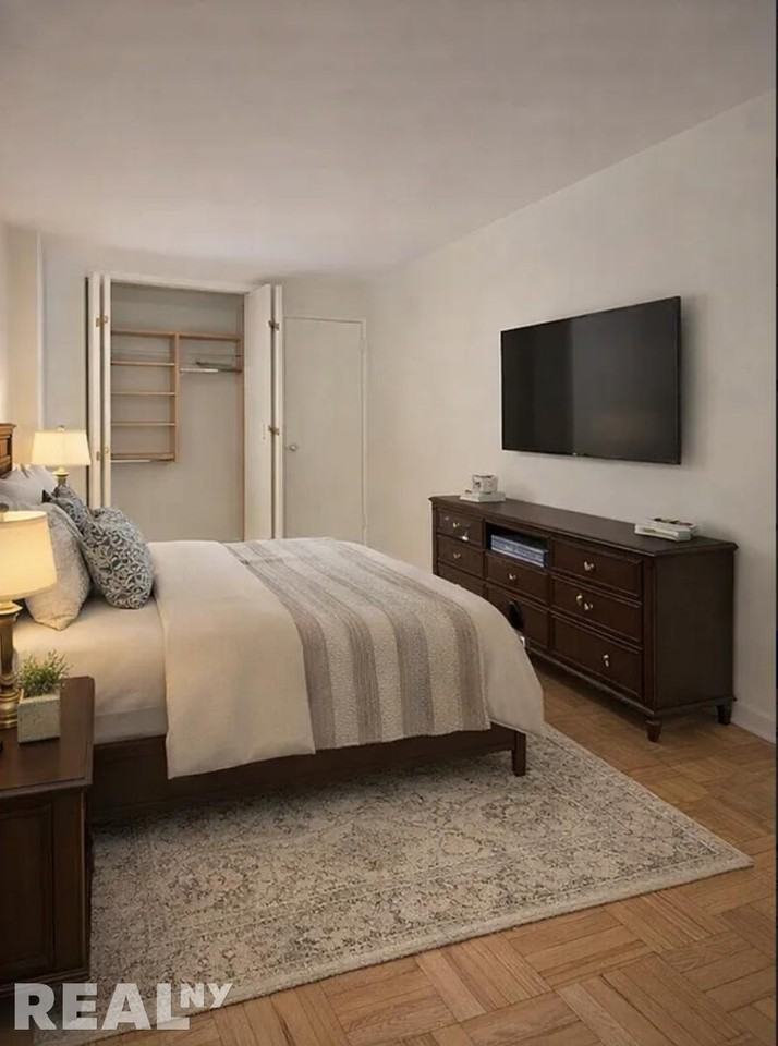 E 49th St #6D - Photo 3 of 6