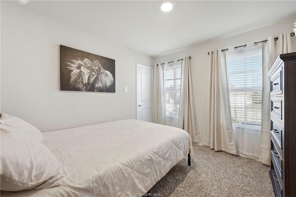 1033 Verona Dr - Photo 4 of 27