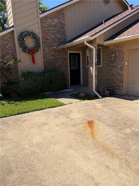 8902 Driftwood Dr - Photo 2 of 30