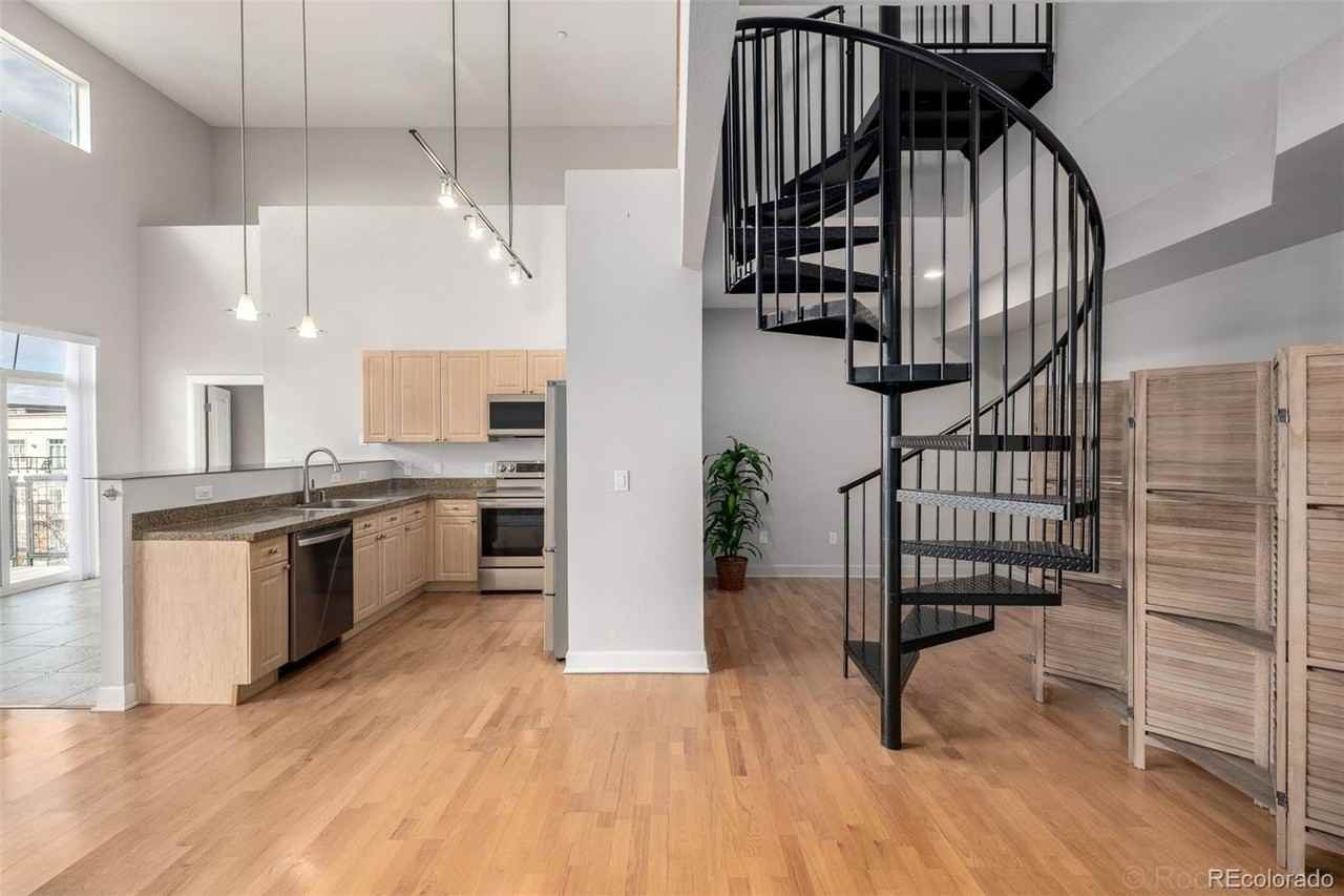 5677 S Park Pl - Photo 4 of 49