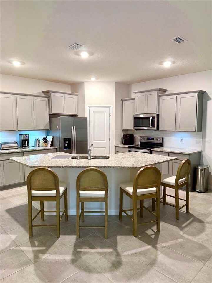 5237 Nw 48th Pl - Photo 7 of 20