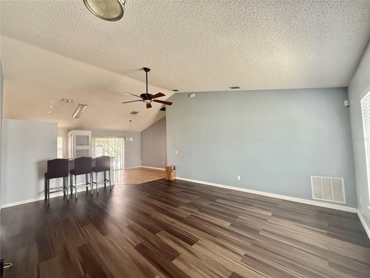 1905 Myakka Ct - Photo 2 of 25