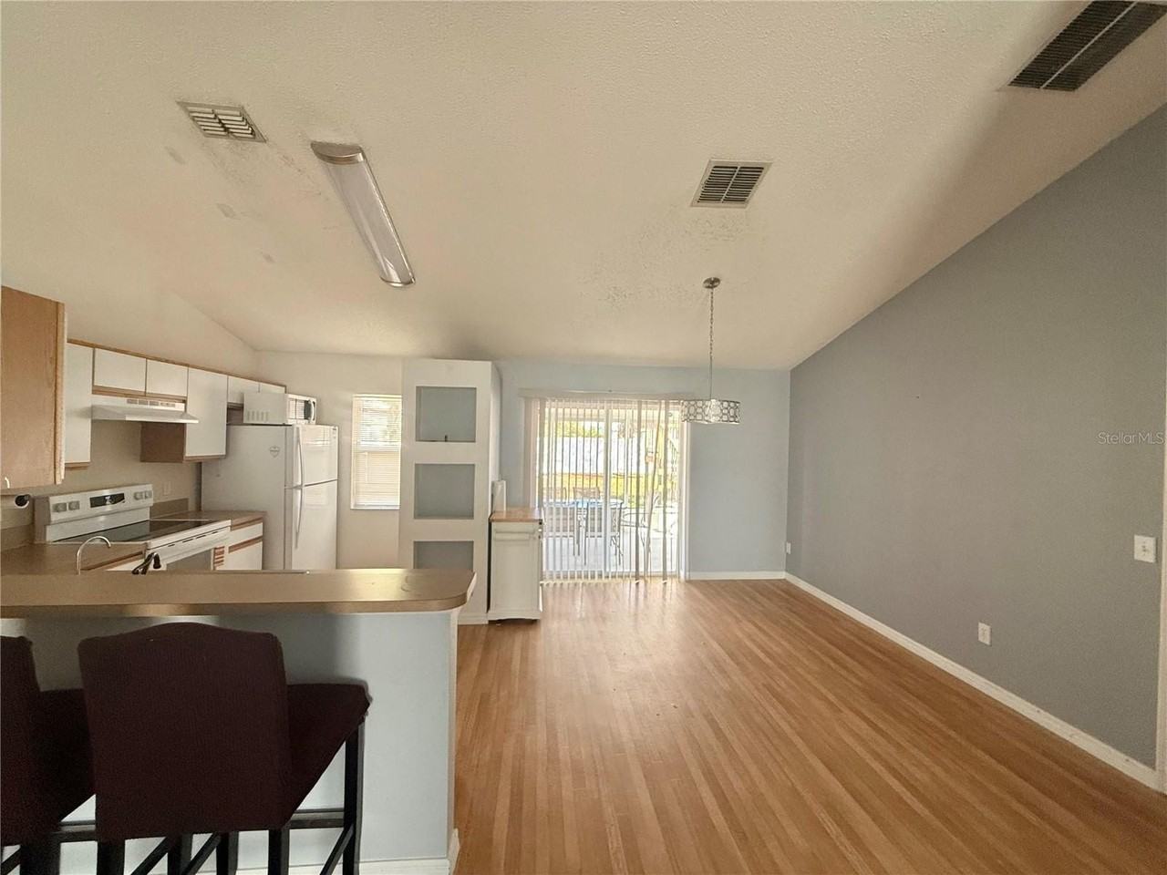 1905 Myakka Ct - Photo 3 of 25