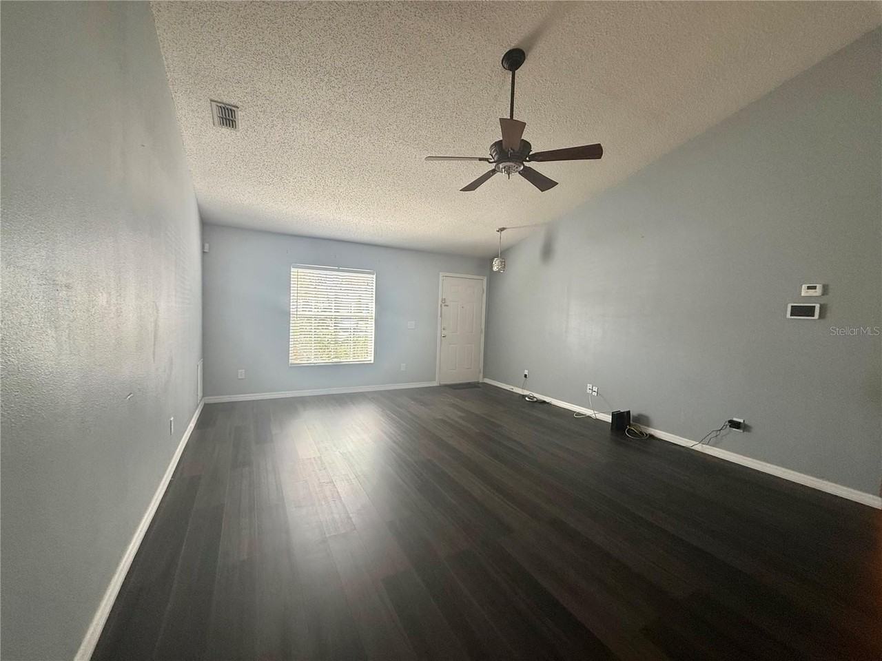 1905 Myakka Ct - Photo 4 of 25