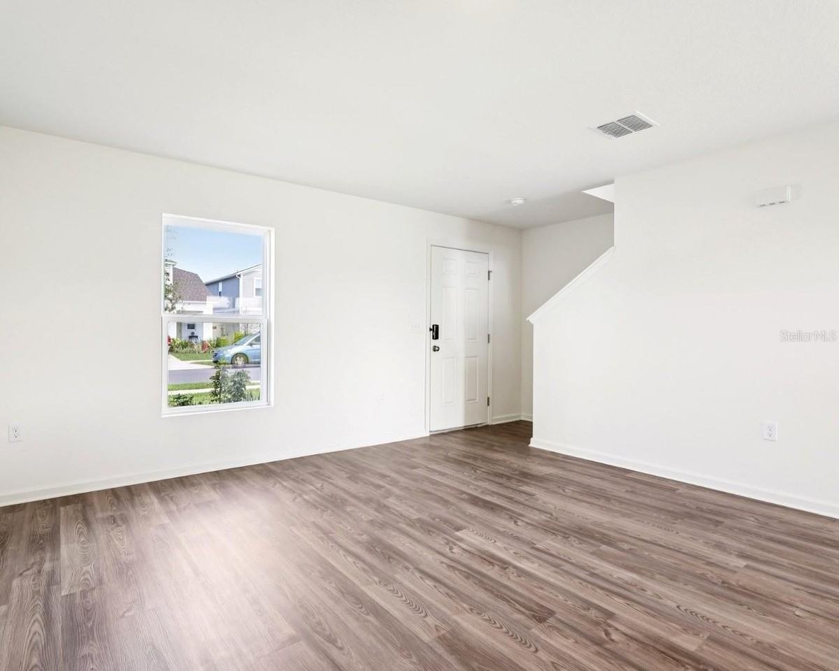 673 Hillview Loop - Photo 3 of 14