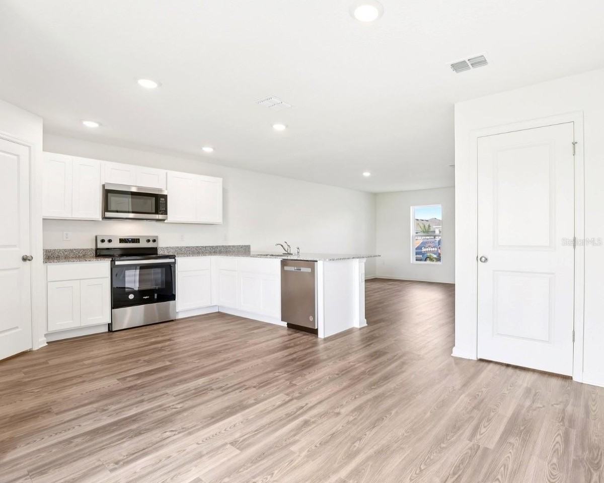 673 Hillview Loop - Photo 4 of 14